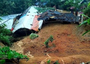 রামুতে পাহাড়ের মাটির নিচে চাপা পড়েছে বাড়ি-ঘর