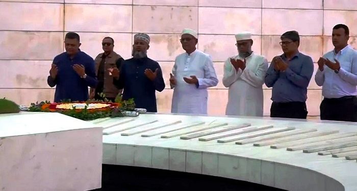 শহীদ জিয়া ও খালেদা জিয়ার কবরে নবনির্বাচিত রাষ্ট্রপতির শ্রদ্ধা