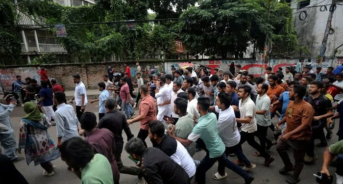 জবি-ঢাকা কলেজসহ বিভিন্ন স্থানে ছাত্রদল-ছাত্রশিবির সংঘর্ষ
