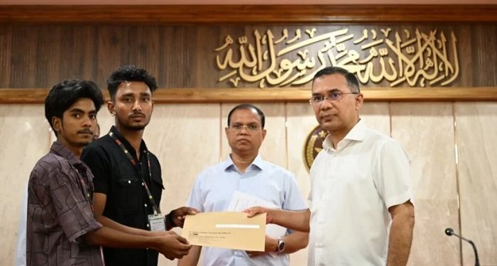 জুলাই অভ্যুত্থানে শহীদ পরিবারের ৭৪ জনকে নিয়োগপত্র দিলেন প্রধানমন্ত্রী