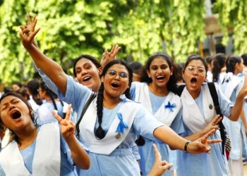 পাসের হার ও জিপিএ-৫ এ এবারও এগিয়ে মেয়েরা