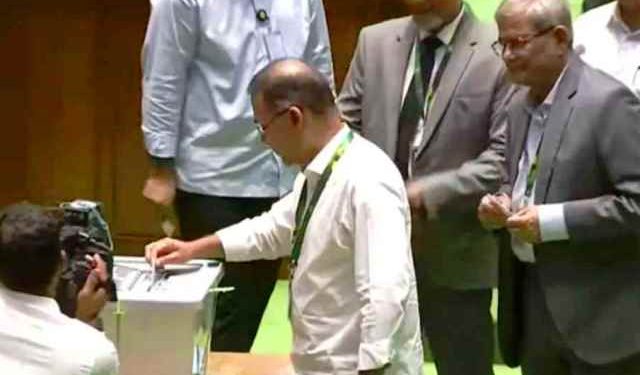 রাষ্ট্রপতি নির্বাচনে ভোট দিলেন প্রধানমন্ত্রী, স্পিকার ও বিরোধীদলীয় নেতা
