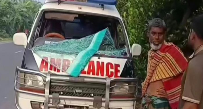 নাটোরে অ্যাম্বুলেন্সের ধাক্কায় পথচারীর মৃত্যু