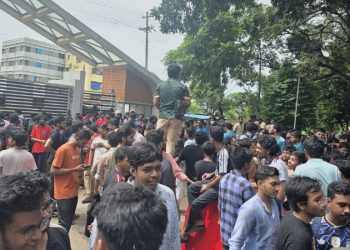 উপাচার্য পুনর্বহালের দাবিতে উত্তাল চুয়েট, ‘শাটডাউন’ ঘোষণা