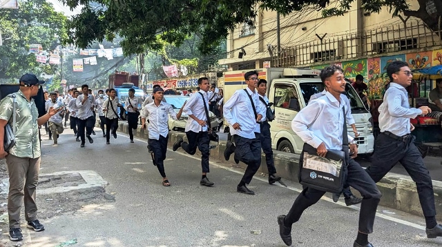 ঢাকা কলেজ ও আইডিয়াল কলেজের শিক্ষার্থীদের মধ্যে ভয়াবহ সংঘর্ষ