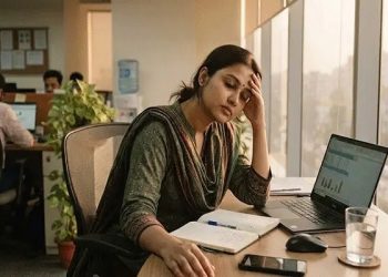 দুপুরের খাবারের পর ক্লান্তি কমাতে যা খাবেন