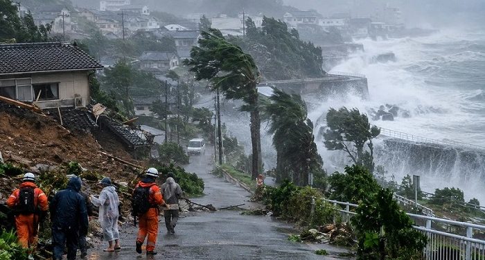 টাইফুনের প্রভাবে বিপর্যস্ত জাপান, ১৯ লাখ মানুষকে সরিয়ে নেওয়ার নির্দেশ