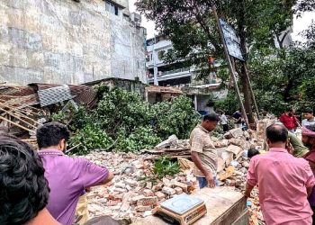 মিরপুরে স্বাস্থ্যকেন্দ্রে তাণ্ডব: দুই ট্রাক মালামাল উদ্ধার, গ্রেপ্তার ৯