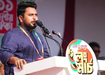হেলিকপ্টারে পালাবেন নাকি সম্মানের সঙ্গে পদত্যাগ করবেন