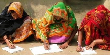 সাক্ষরতার হার বাড়লেও দেশের পৌনে ৪ কোটি মানুষ নিরক্ষর