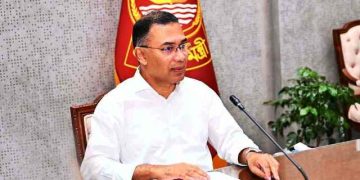 পলিথিনের অনিয়ন্ত্রিত ব্যবহার বন্ধে কঠোর হওয়ার নির্দেশ প্রধানমন্ত্রীর
