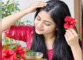 চুল ঝরে পড়া রোধে নারকেল তেলে মেশাবেন যে উপাদান