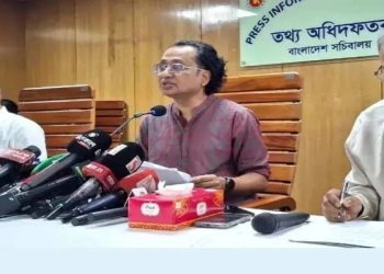 এলপিজির সংকট নেই, মজুতদারি করলে ব্যবস্থা: তথ্য উপদেষ্টা