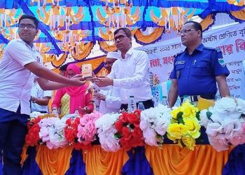 নড়াইলে কৃতি শিক্ষার্থীদের সংবর্ধনা