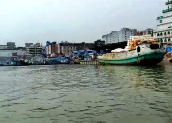 বুড়িগঙ্গার টলটলে রূপ রক্ষায় প্রয়োজন সচেতনতা ও কঠোর নজরদারি