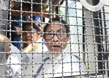 এবার দিল্লিতে আটক মমতা বন্দ্যোপাধ্যায়