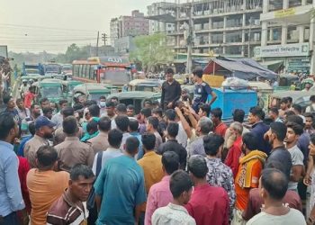 মোহাম্মদপুরে সড়ক অবরোধ প্রত্যাহার, যান চলাচল শুরু