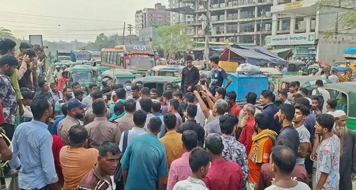 মোহাম্মদপুরে সড়ক অবরোধ প্রত্যাহার, যান চলাচল শুরু