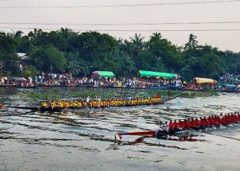 নৌকা বাইচ ঐতিহ্য রক্ষা কমিটির পরিচালনায় বালু নদীতে
