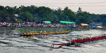 নৌকা বাইচ ঐতিহ্য রক্ষা কমিটির পরিচালনায় বালু নদীতে