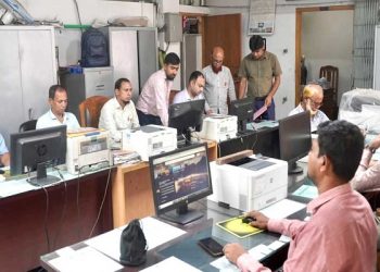 টানা পাঁচ দিনের ছুটি শেষে আজ খুলছে অফিস-আদালত
