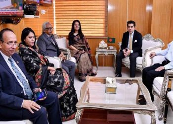 তথ্যমন্ত্রীর সঙ্গে নবনিযুক্ত প্রধান তথ্য কমিশনার ও দুই কমিশনারের সাক্ষাৎ