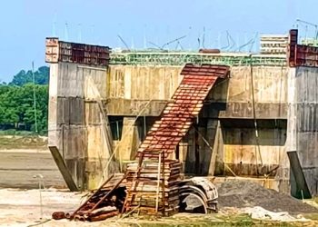ক্ষতিপূরণের টাকা না পেয়ে বাধা, সেতুর কাজ বন্ধ