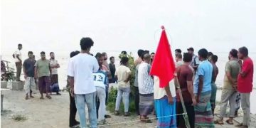 শরীয়তপুরে পদ্মার বাঁধে ফাটল, ২০ মিটার অংশ নদীগর্ভে বিলীন