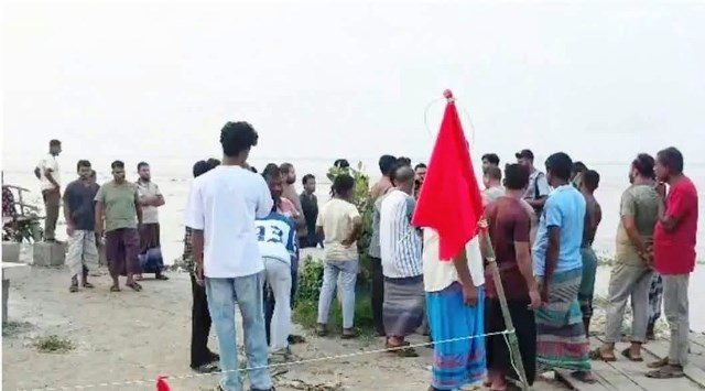 শরীয়তপুরে পদ্মার বাঁধে ফাটল, ২০ মিটার অংশ নদীগর্ভে বিলীন