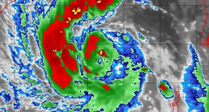 ভারতে তাণ্ডব চালিয়ে বাংলাদেশের দিকে ধেয়ে আসছে ঘূর্ণিঝড় ‘অর্ণব’