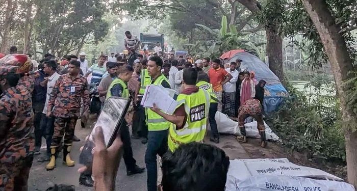 নাটোরে বাস-ট্রাকের সংঘর্ষে নিহত বেড়ে ১৪