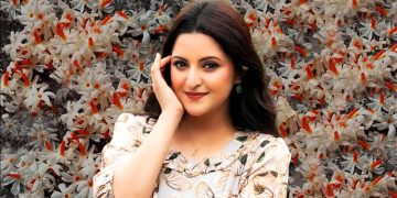 পরীমনির জন্য উড়োজাহাজে করে কে পাঠালেন শিউলি ফুল?