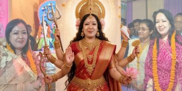দেবীরূপে রুমিন ফারহানা, দিলেন সমালোচনার কড়া জবাব
