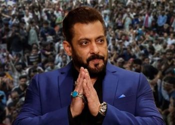 কড়া নিরাপত্তায় প্রকাশ্যে এলেন সালমান খান