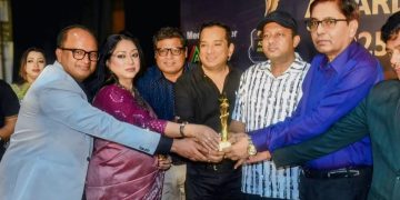 এডিএম স্টার অ্যাওয়ার্ড পেলেন মনিরুজ্জামান অপূর্ব