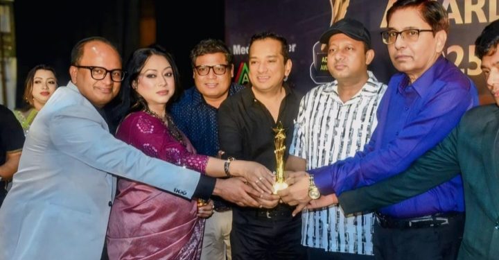 এডিএম স্টার অ্যাওয়ার্ড পেলেন মনিরুজ্জামান অপূর্ব